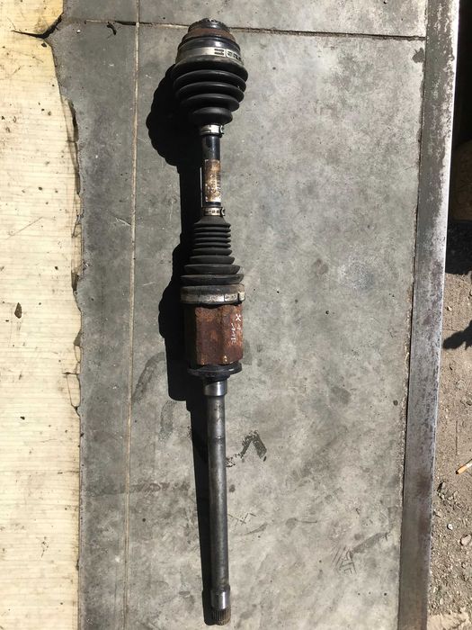 Полуось привод шрус піввісь BMW X1 E84 2.0 DIESEL ПЕРЕДНЯ ПРАВА.