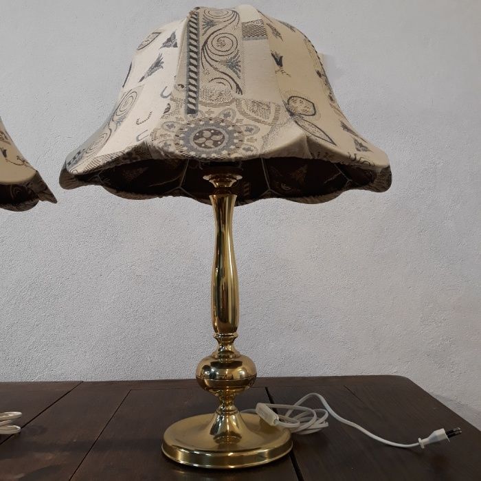Zabytkowa lampa stołowa, nocna mosiężna z abażurem materiałowym 1 szt.