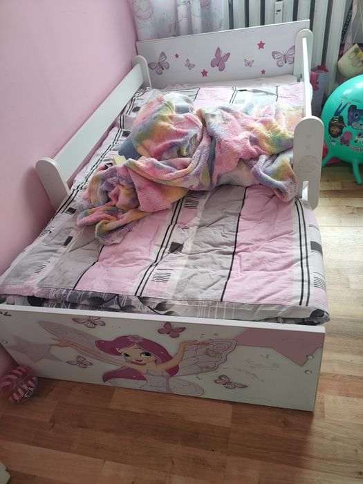 Meble łóżko dziecięce komoda i szafa