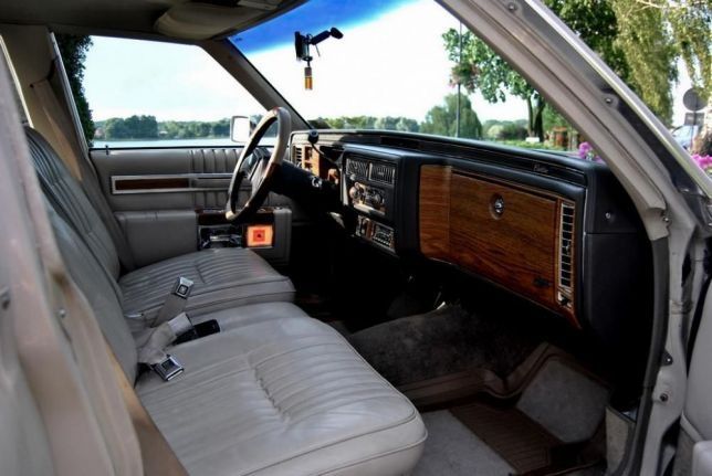 Auto do ślubu - Cadillac Deville