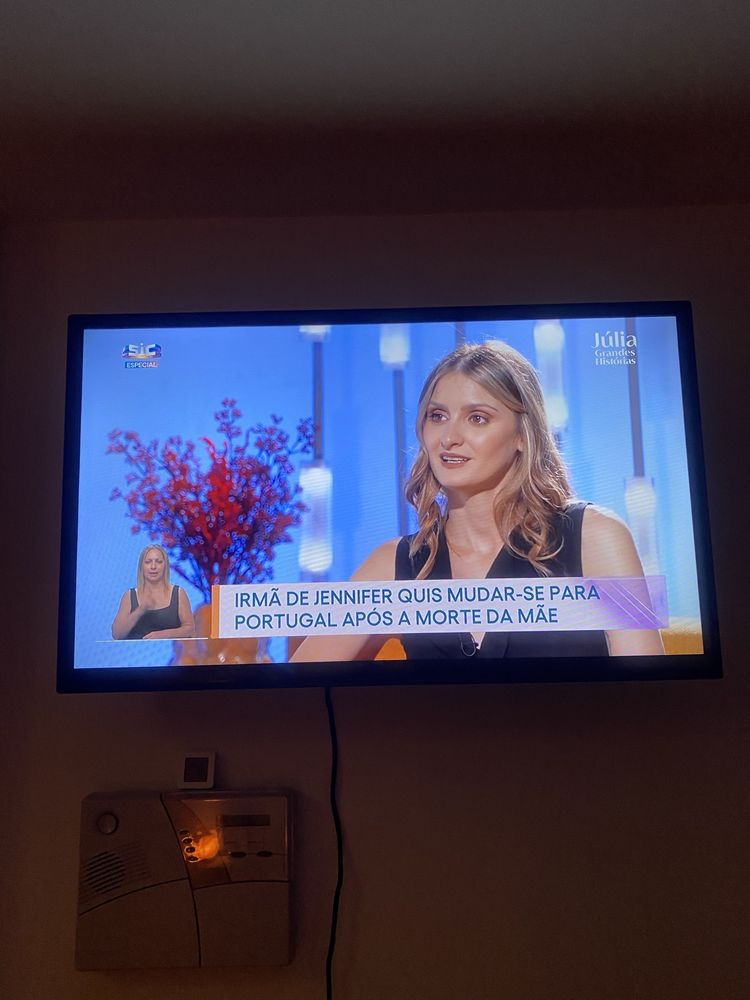 Televisao em bom estado boa imagem