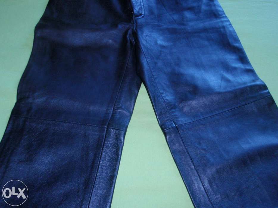 Calças pretas de couro novas