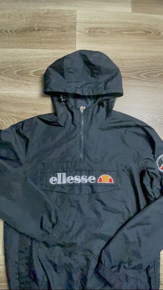 Легка вітровка ellesse M