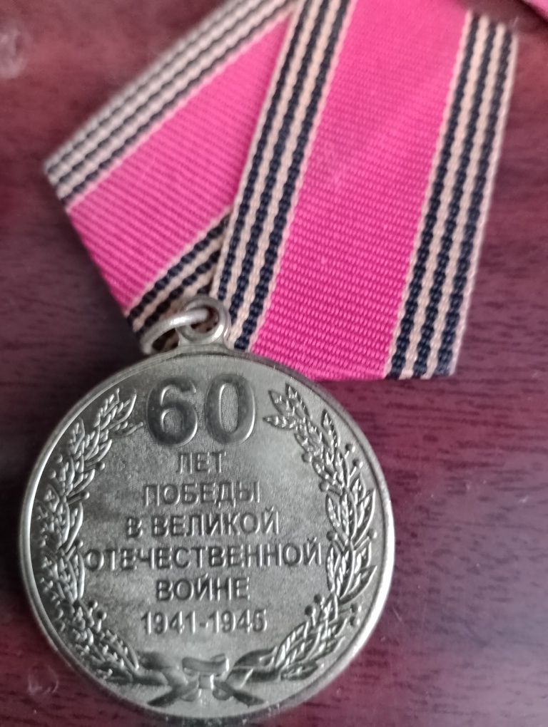 Продам значкы все в месте 500