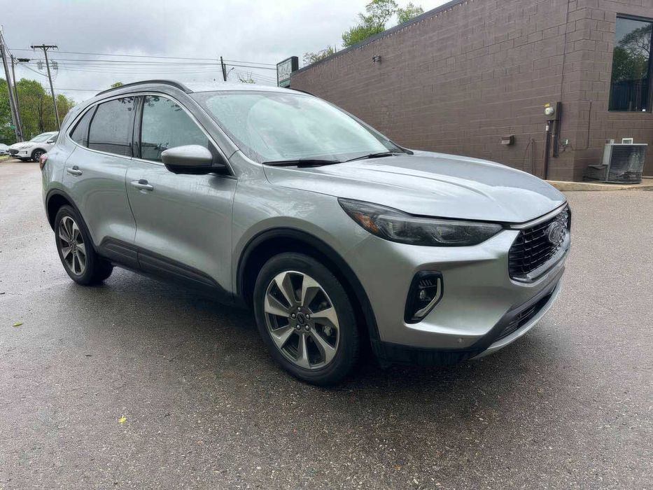Ford Escape      2023