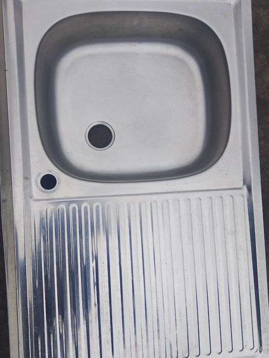 Мойка накладная.