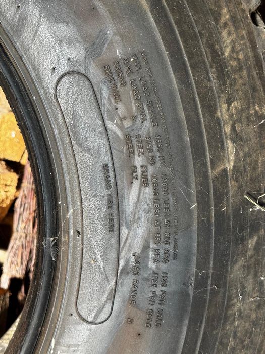 Dunlop sp 352  295/80 R22.5