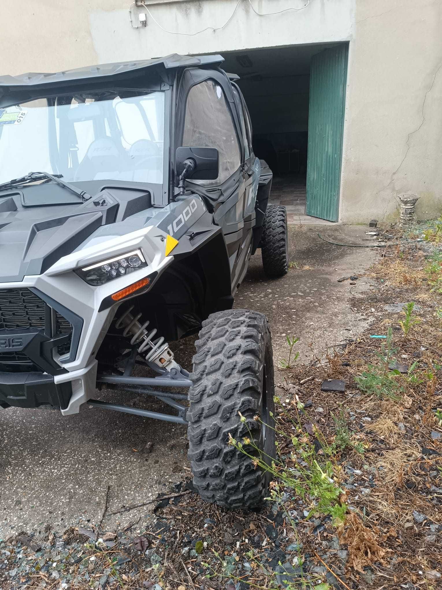 Polaris RZR XP 4 lugares - Família