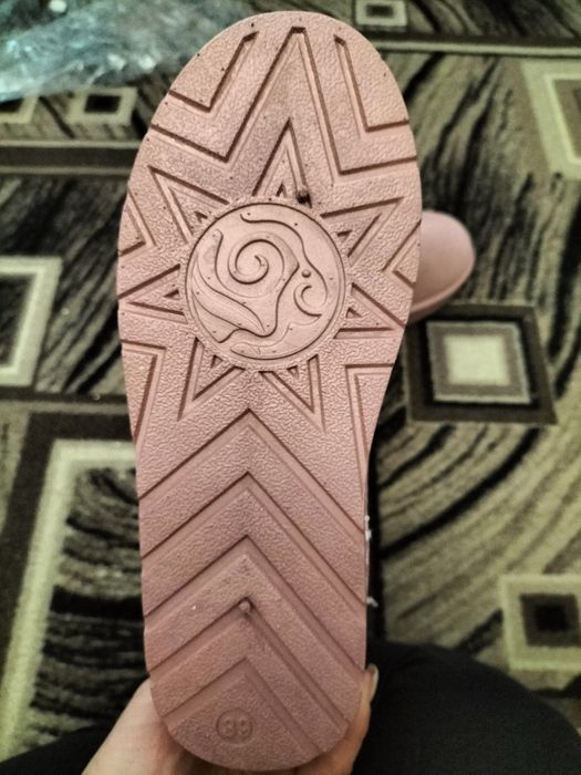 Взуття на продаж