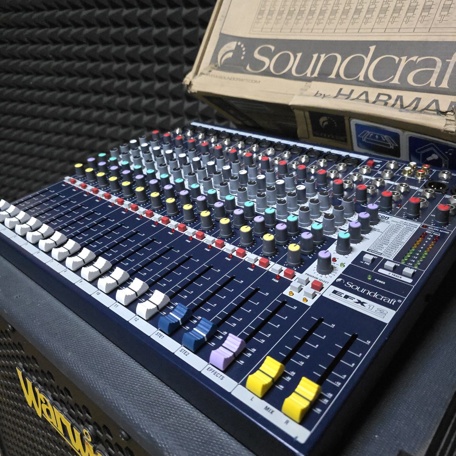 Mesa de Mistura Soundcraft EFX12 Lexicon