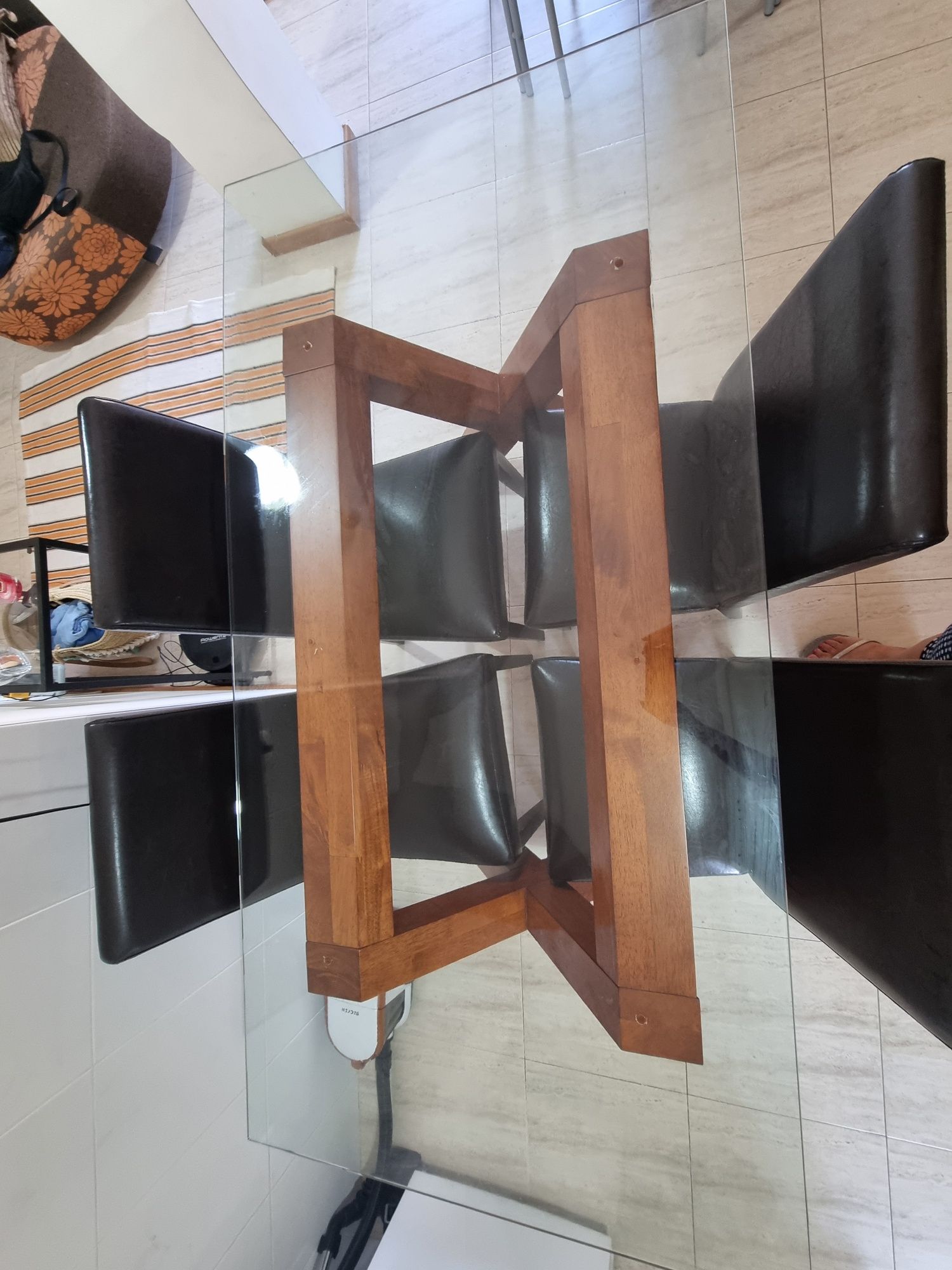 Mesa de sala de jantar, tampo em vidro