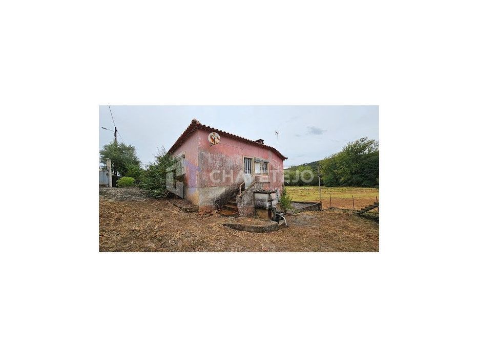 Casa de campo T5 com anexos e terreno, muito bem localizada, a 5km ...