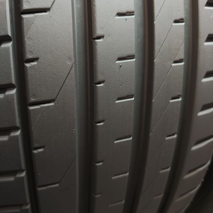 225/40/19 XL Sprzedam parę opon letnich Falken