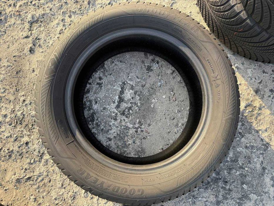 Шини зима 215/55/R16 GoodYear Vector 4Seasons 2021рік