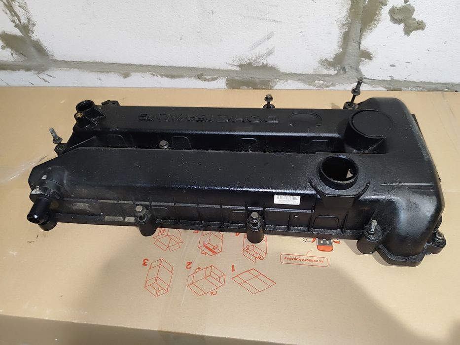 Клапанна кришка мотор 1.8. Мазда 5. Форд