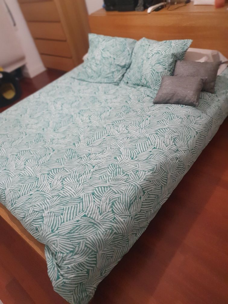 Cama e cabeceira  Malm chapa de carvalho  (com estrado 160x200cm)