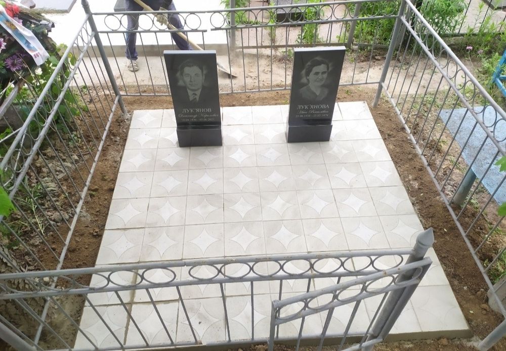 Укладка тротуарной плитки на кладбище Днепр
