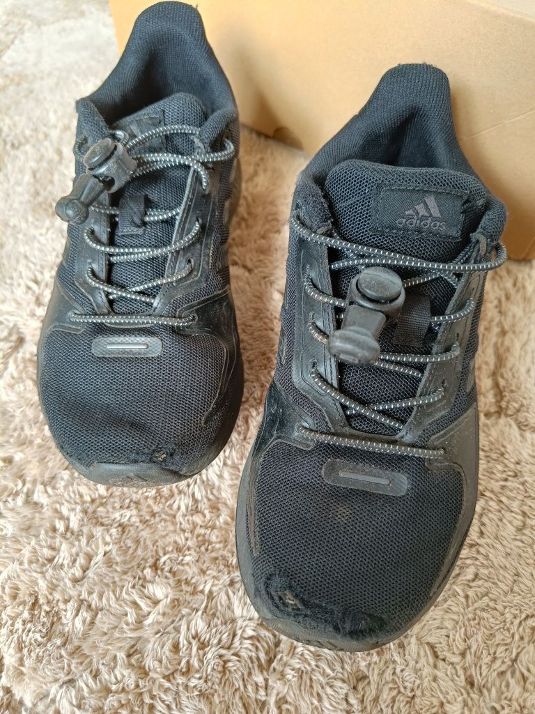 Czarne buty sportowe adidas