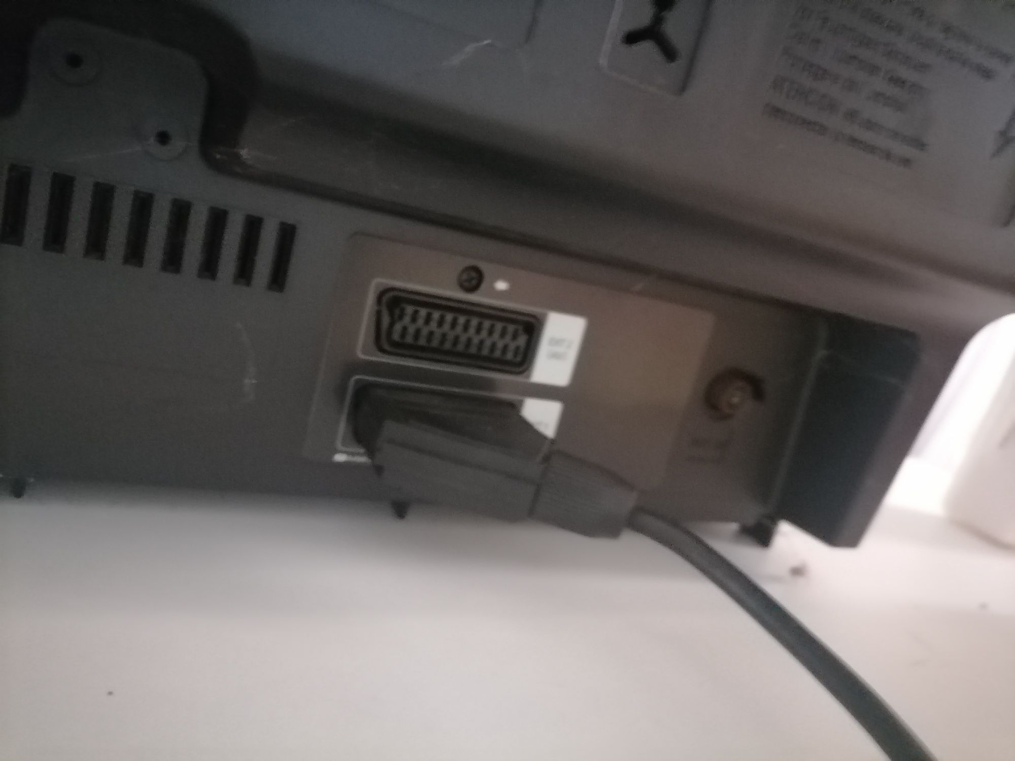 Vendo 2 televisões antigas (funcionais) + 2 aparelhos TDT