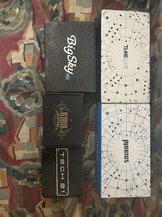 Pedais de guitarra e placa de som