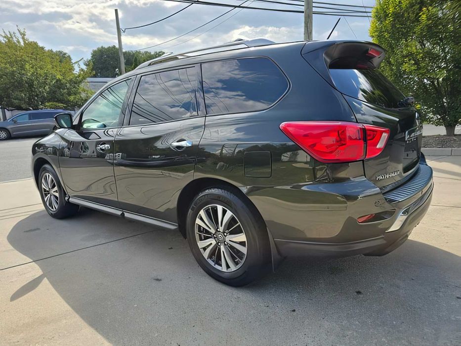 Nissan Pathfinder      2017
