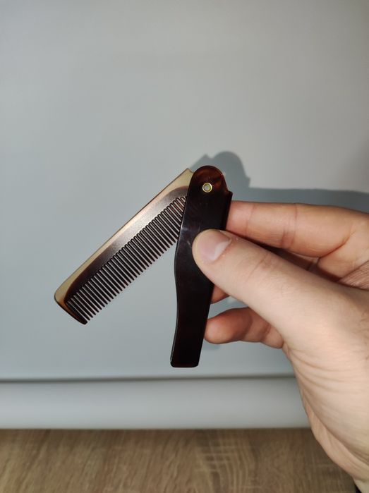Розкладний Гребінець для Чоловіків