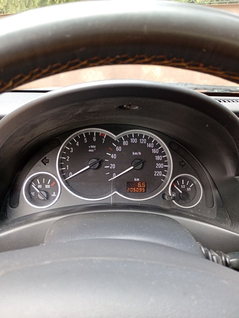Sprzedam Opla Corsę C 2002 r.