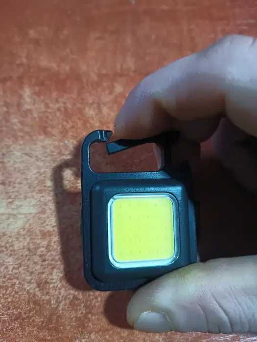 Mocna latarka LED brelok z magnesem,aluminiowa obudowa, ładowana USB-C