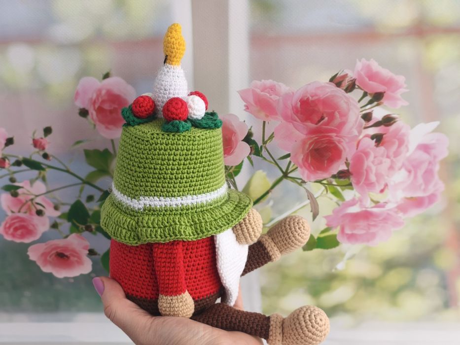 М'ягка іграшка ручної роботи Гномик-Торт