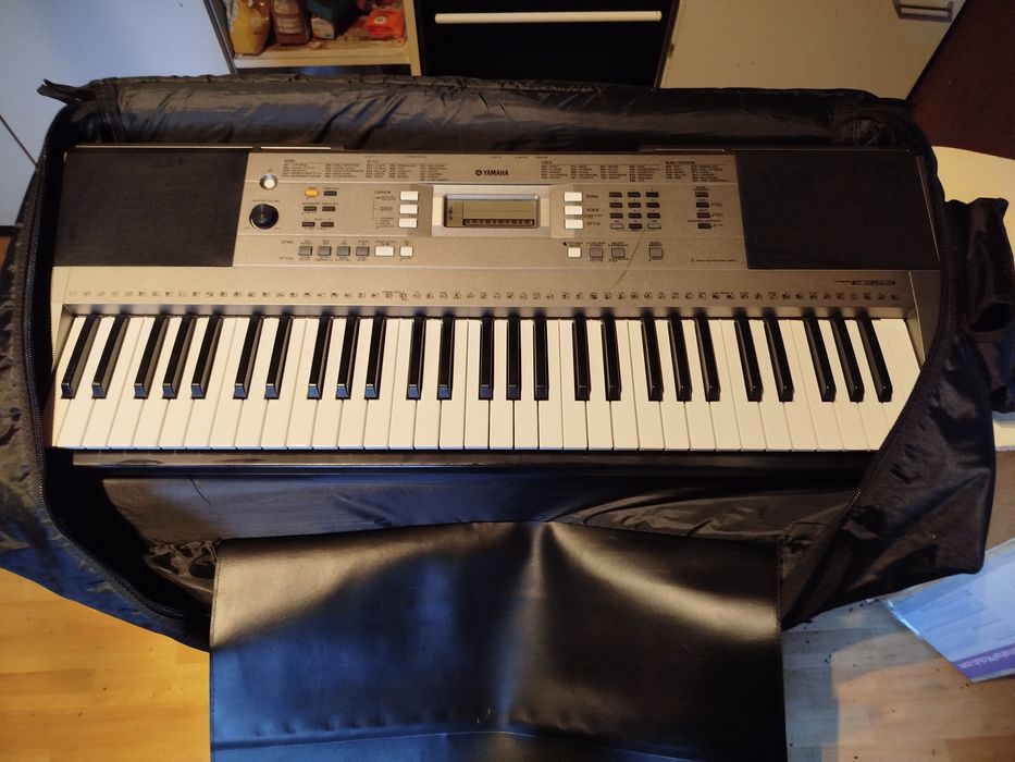 Синтезатор Yamaha PSR E353 + чохол в подорунок