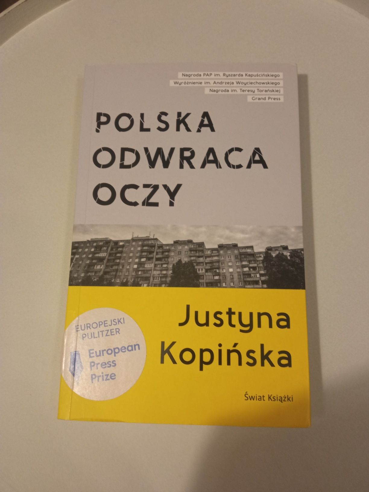 "Polska odwraca oczy"