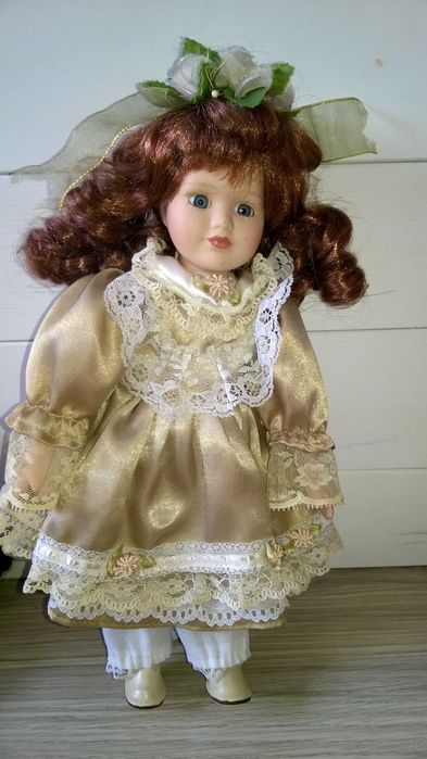 6 porcelanowych lalek