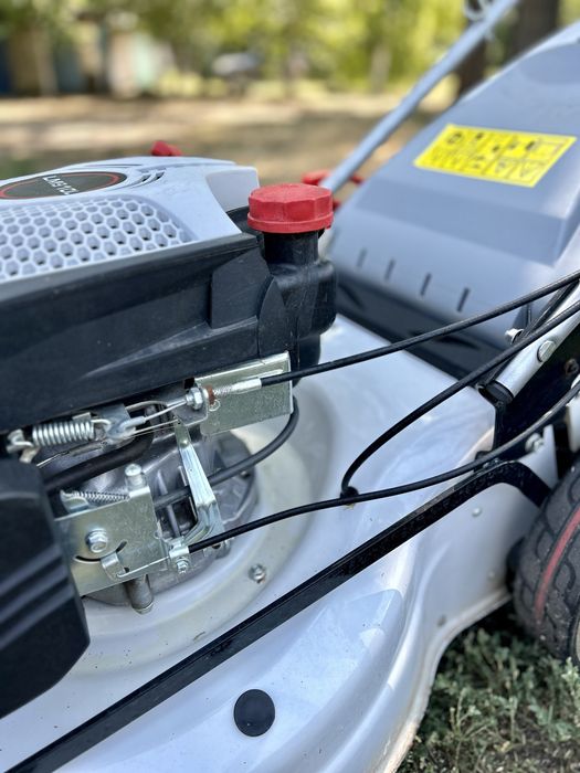 Газонокосилка Ikra Mogatec IBRM 2351 TL бензиновый самоходный