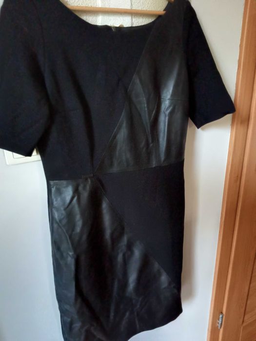 Sukienka czarna z pięknymi wstawkami firmy Simple r. 38