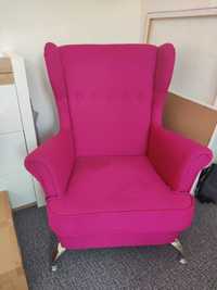FOTEL
Sprzedam fotel w kolorze różowym.