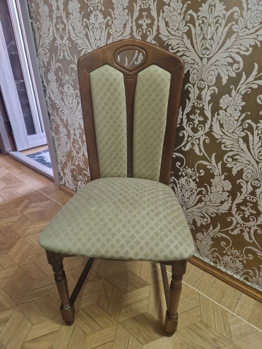 Продам деревянный румынский стул