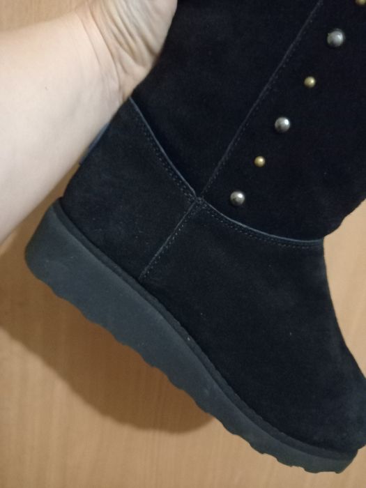 Стмльні замшеві чоботи  bearpaw