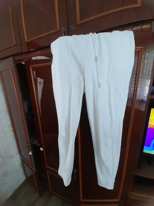 Спортивні жіночі штани білі