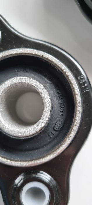 Tuleja wahacza mercedes strona P/L przód