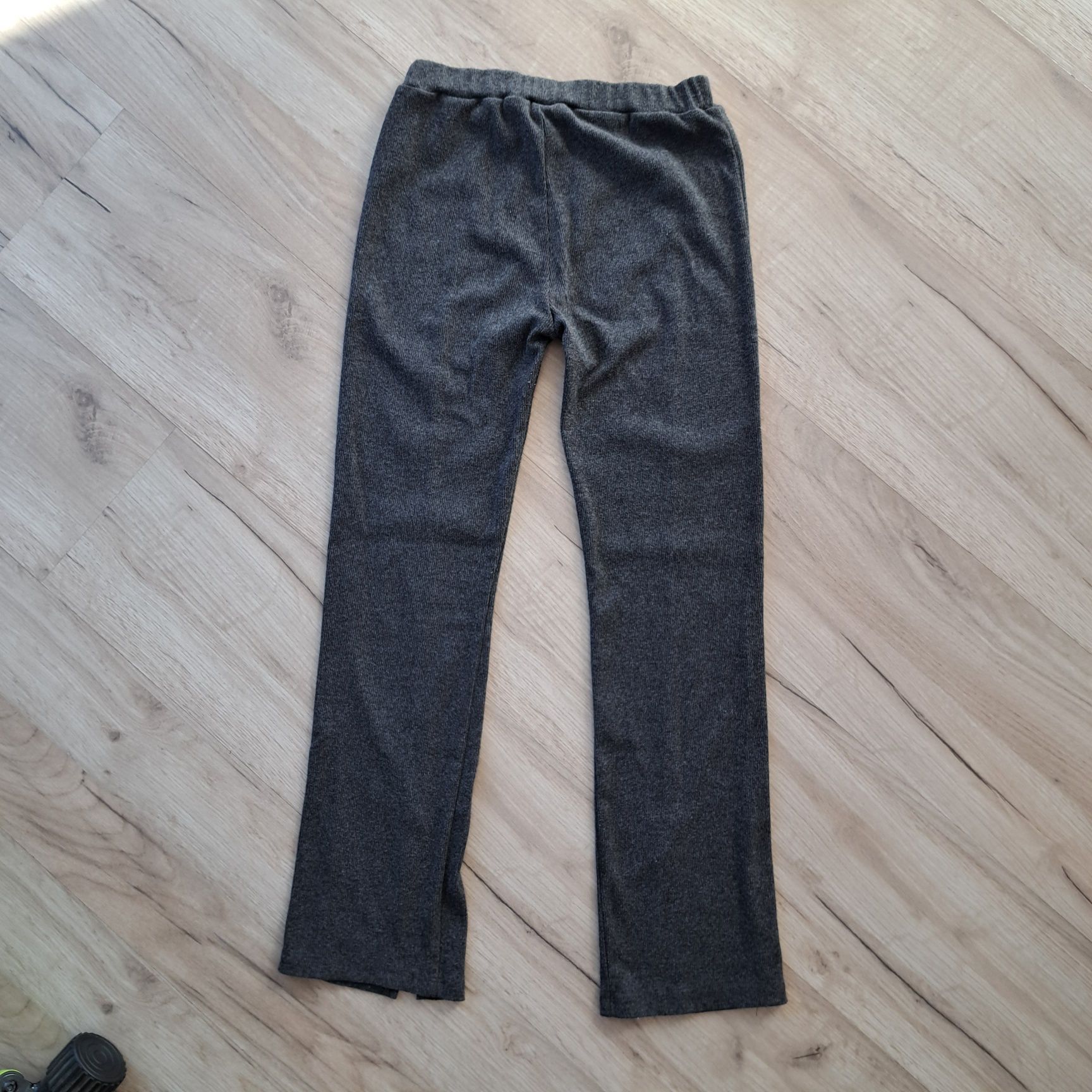 Dziewczęce spodnie legginsy, rozmiar 152, Reserved