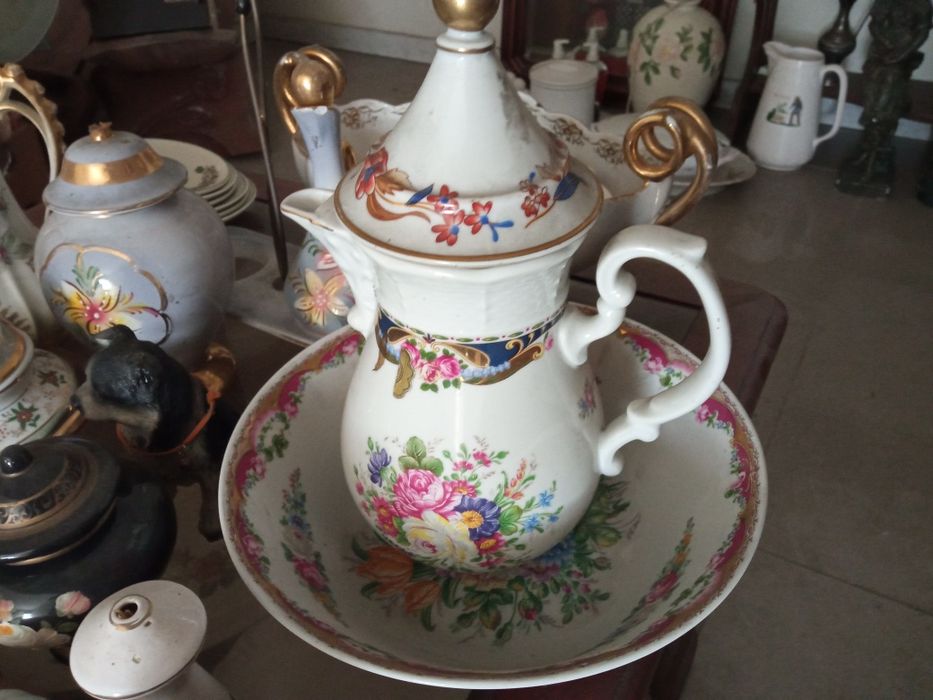 Louças, móveis, espelhos, cerâmica pintura etc.