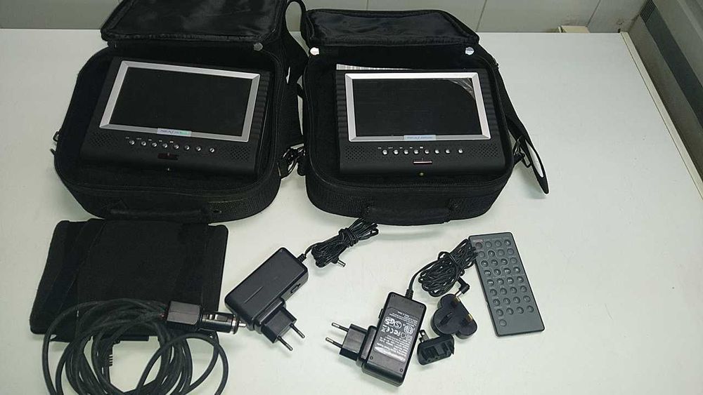 Dois leitores de DVD para carro com display