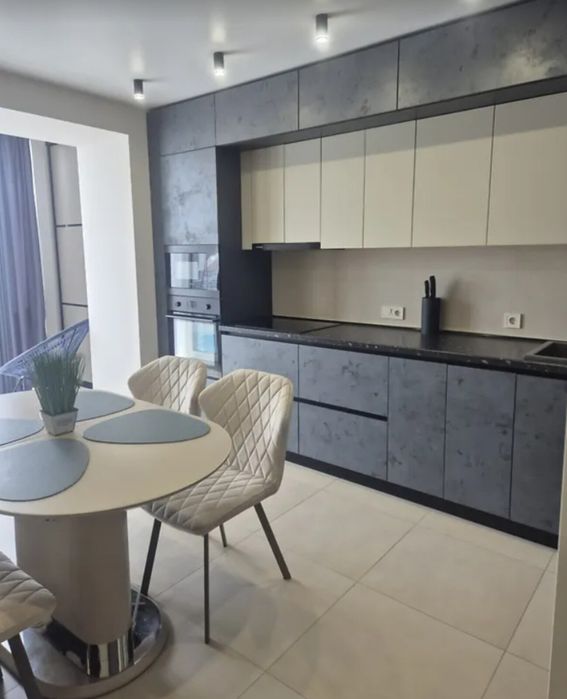 Продаж 1к квартири 43 кв. м на вул. Лепкого Богдана