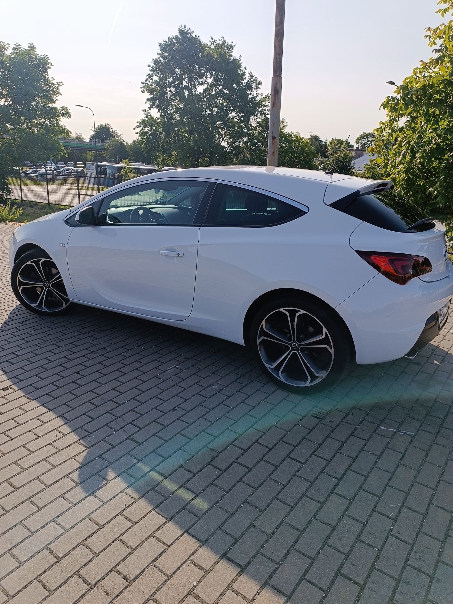 Opel Astra j GTC 1.6 180 KM Innowation Bi-ksenon