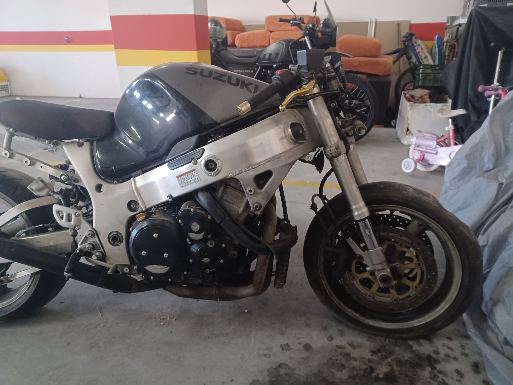 Moto Hayabusa 1300R ano 2000 Deslimitada