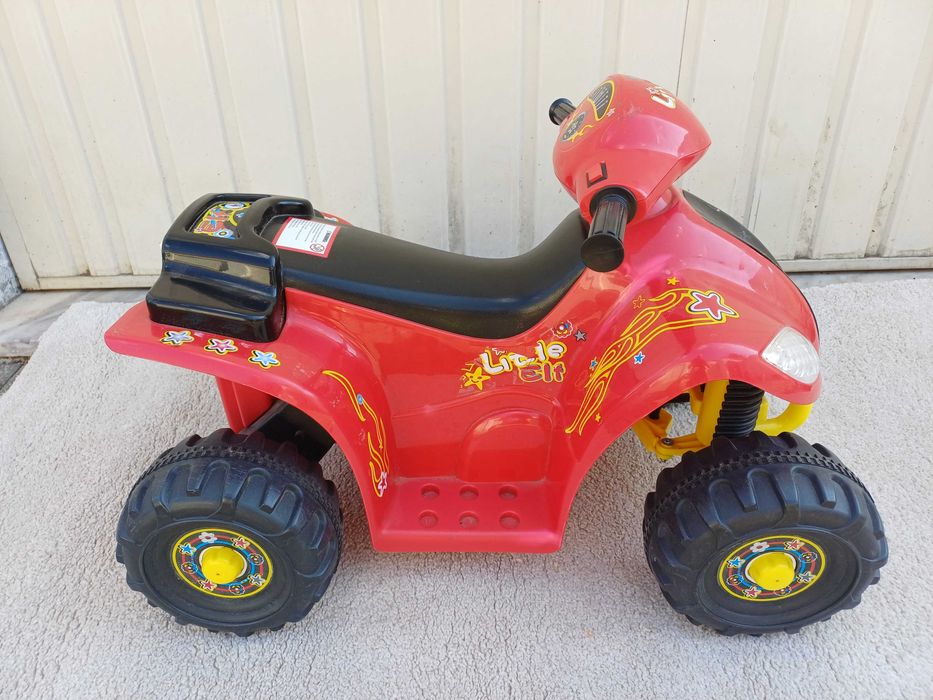 Moto elétrica tipo 4x4 para criança até aos 4 anos