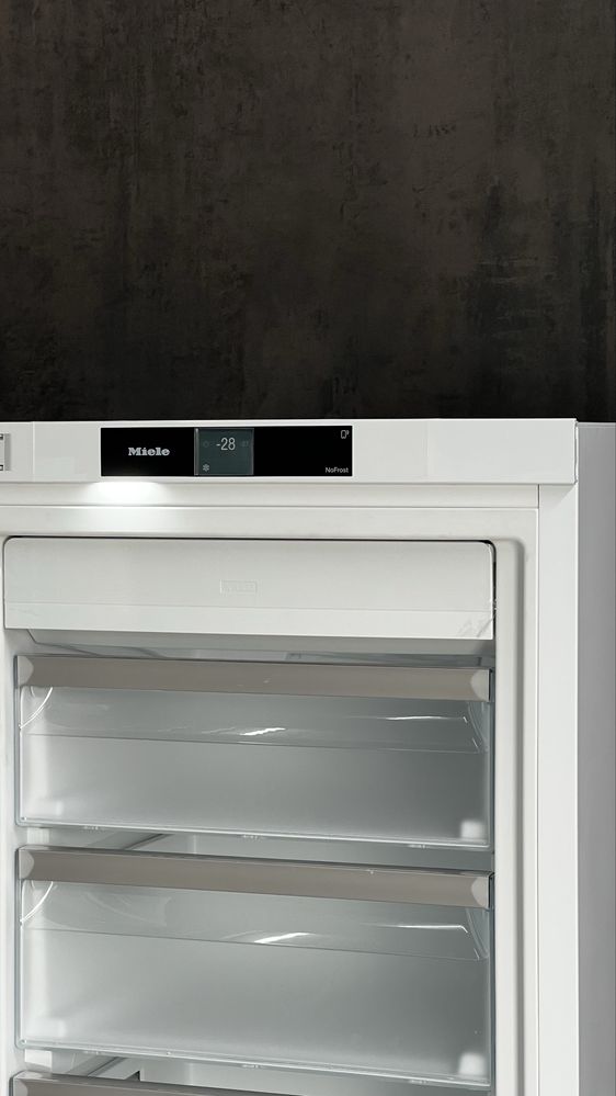 НОВАЯ!!! 2025 Морозильная камера Miele FNS 7770 E NoFrost WiFi