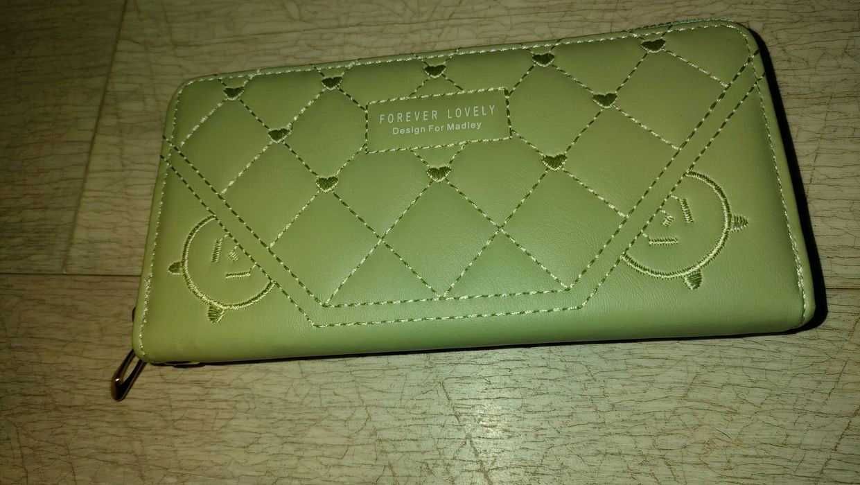 Nowy, zielony portfel duży format