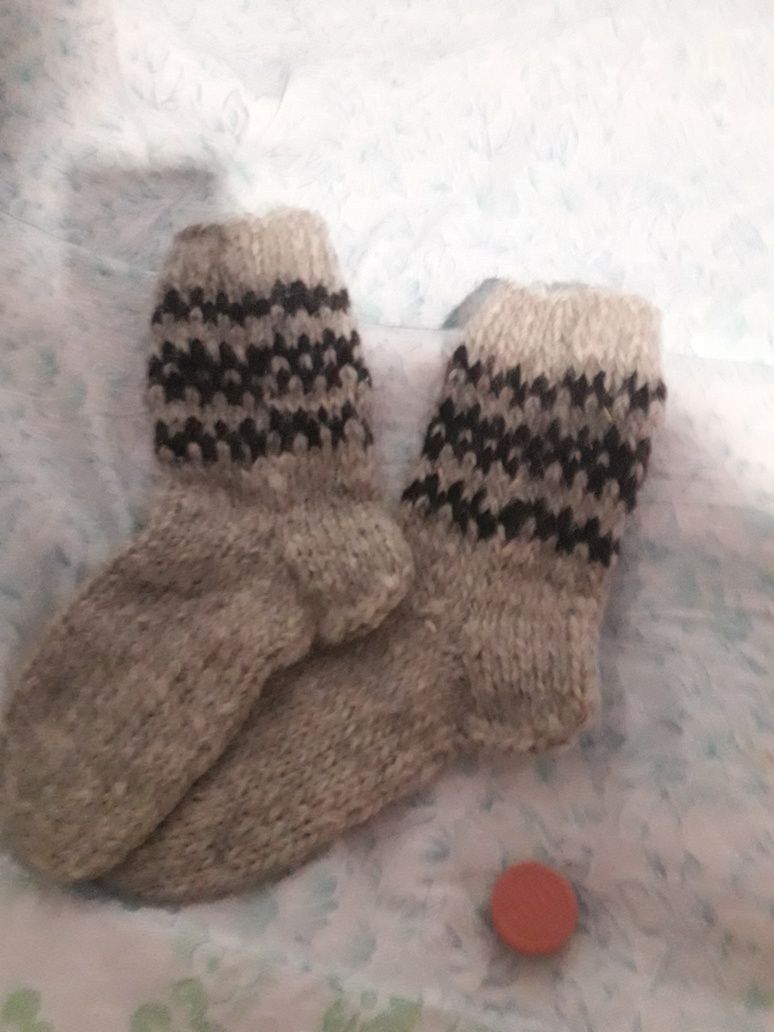 Продаются теплые зимние носки большого размера.
