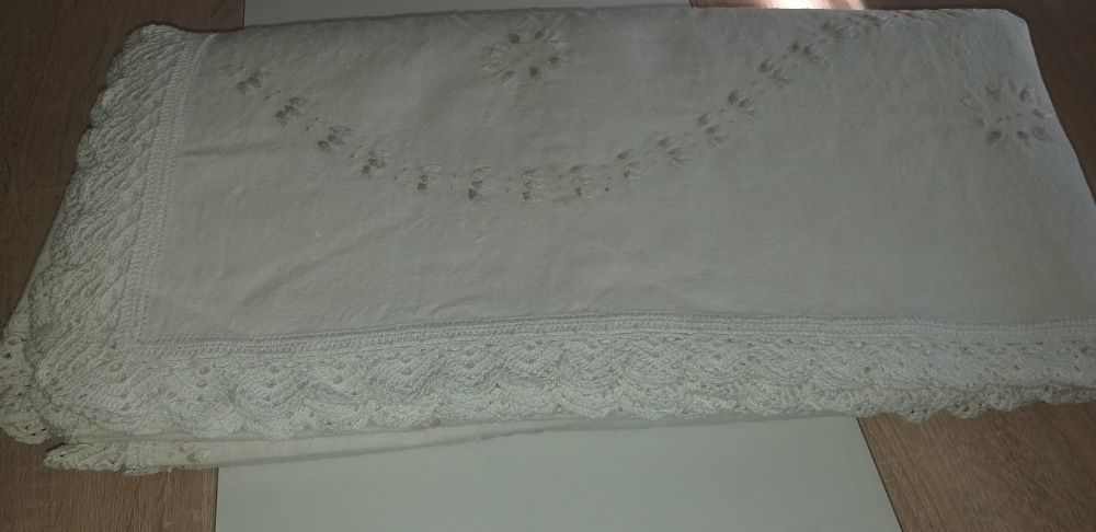 Toalha de mesa feita à mão (muito antiga)
